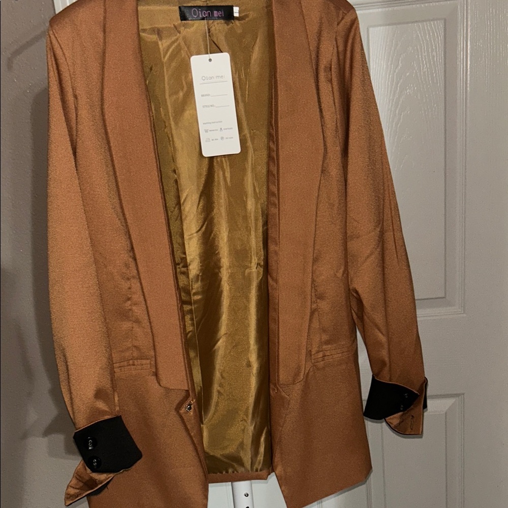 Chic Tan Blazer with Black Accents